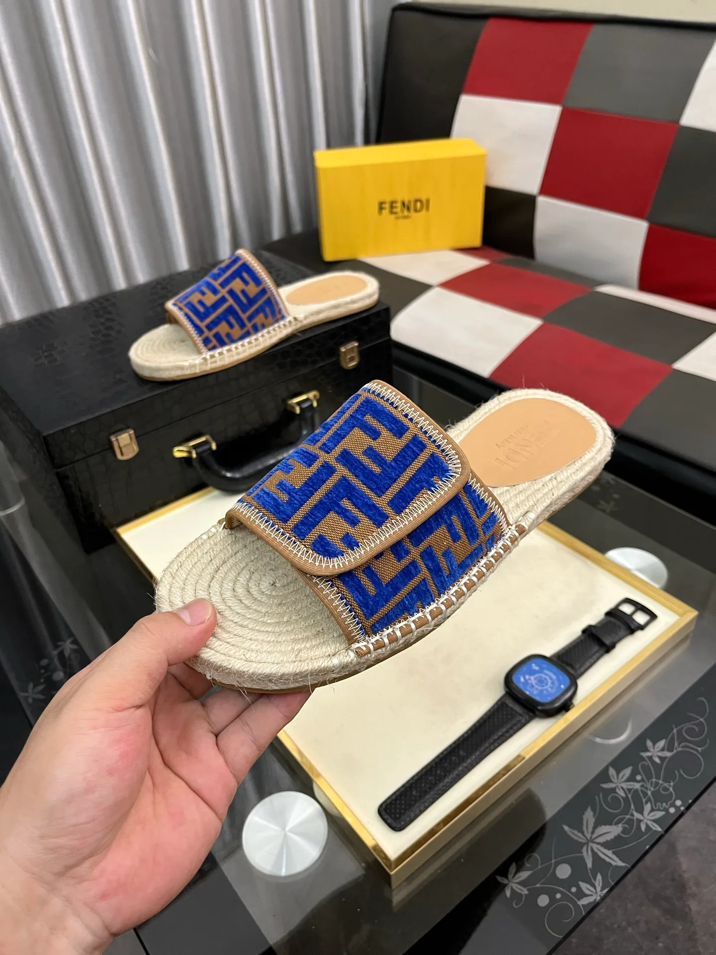 Men's shoes💰320⌚️⌚️[FENDI~Fendi slippers] High-end men's shoes brand official website 1:1 latest masterpiece: original mold customization, fabrics made of imported original materials, upgraded outsole, lighter, top quality in the market, simple and tasteful, a must-have for fashionistas, fashion is at your feet, full of confidence, the same style at the counter👍The season of summer slippers is here. Yardage: 38-44. Can be customized45.46.47